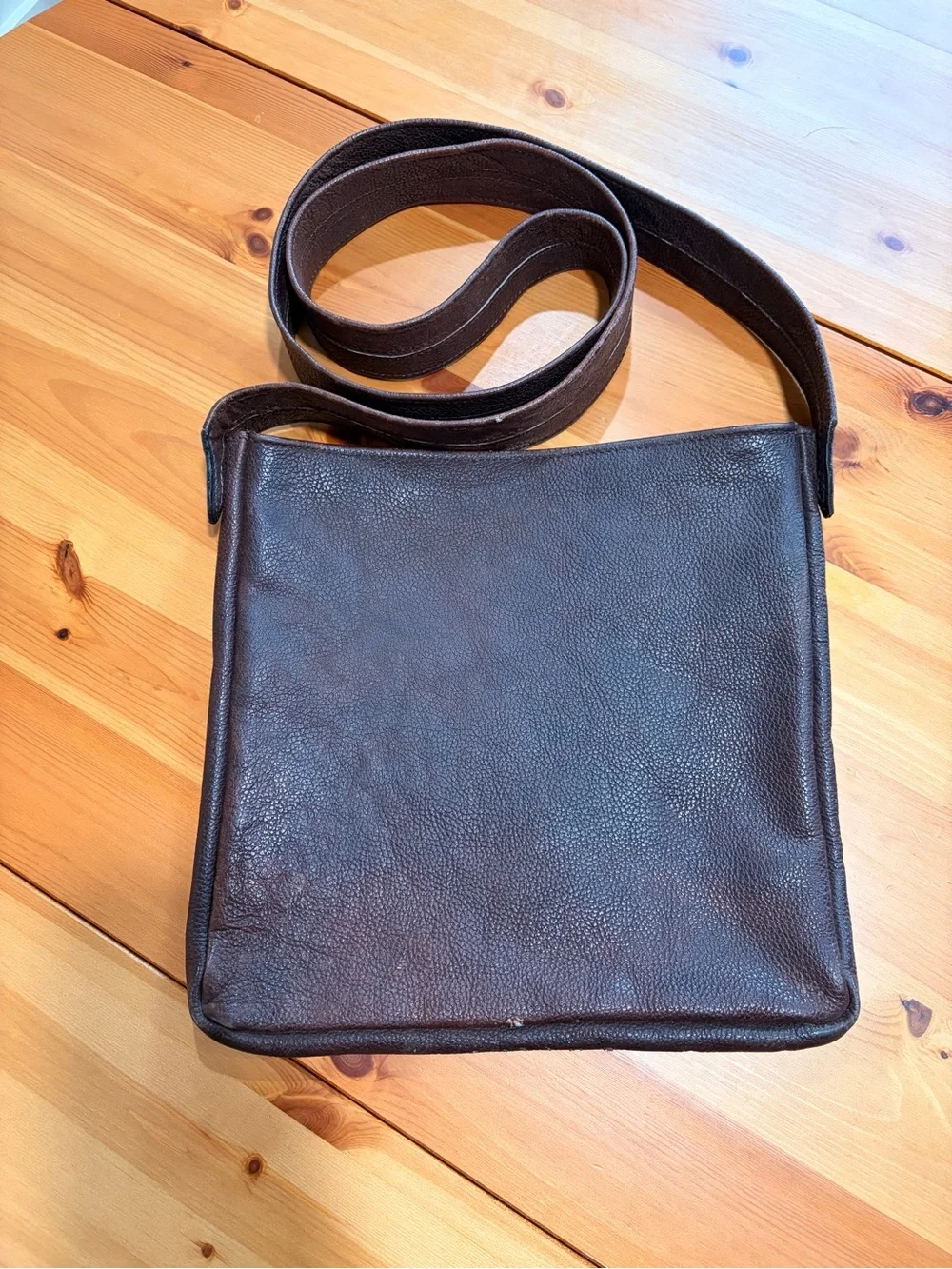 Vintage Chocolate Leather Messenger Crossbody Bag - Classic Everyday Carry